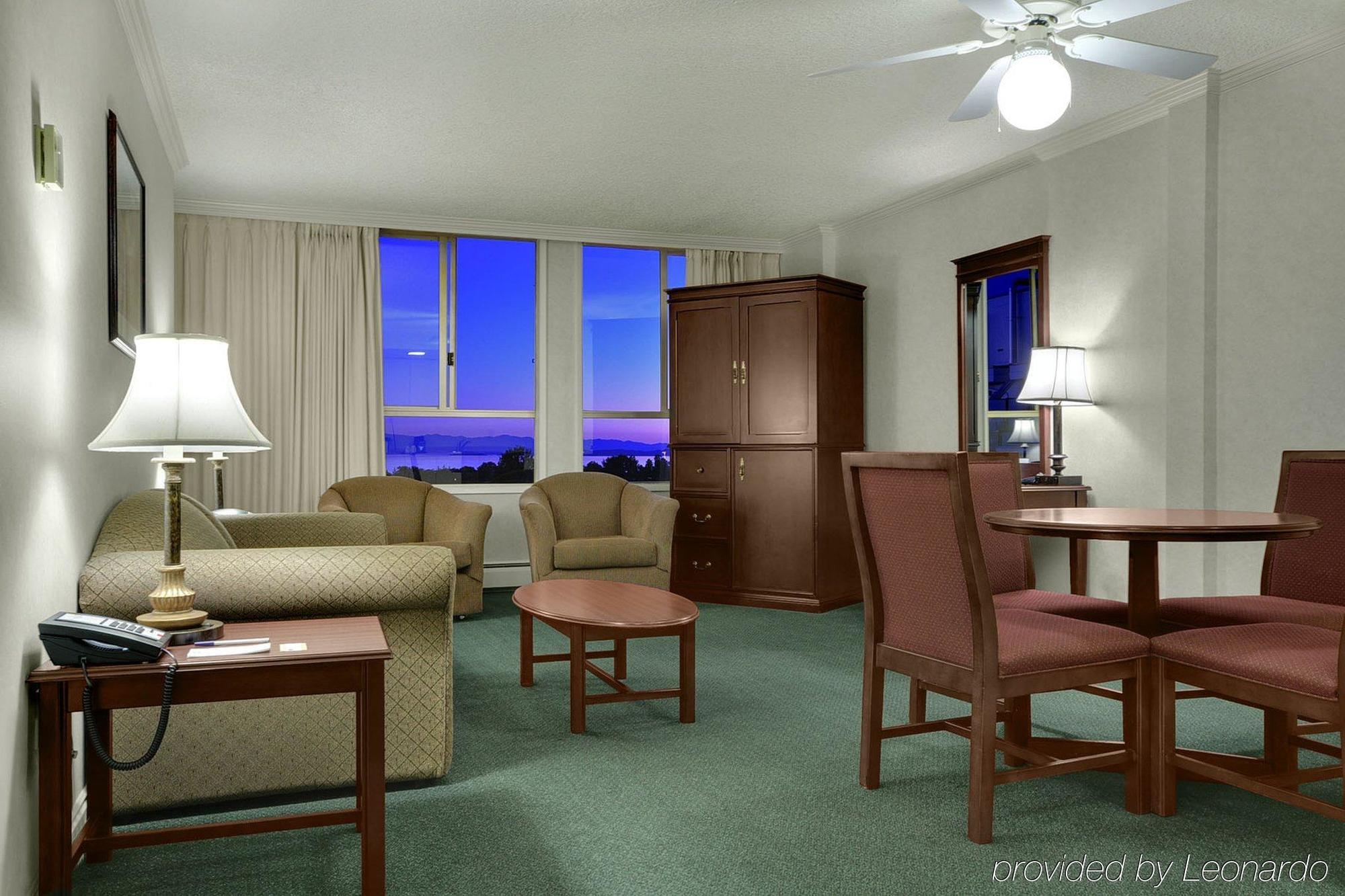 Harbour Towers Hotel & Suites Victoria Exteriör bild