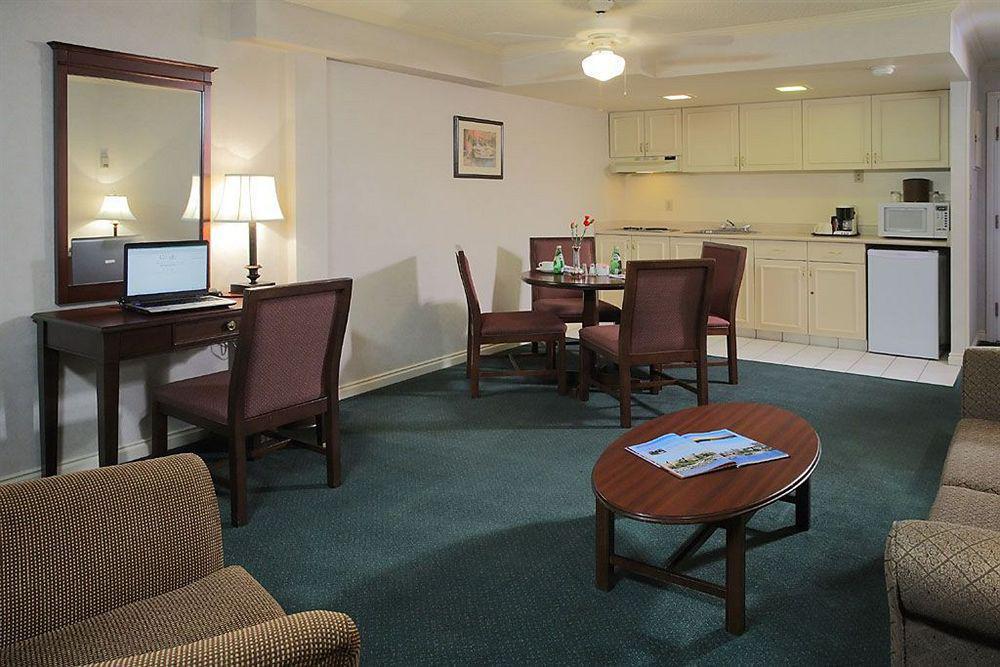 Harbour Towers Hotel & Suites Victoria Rum bild